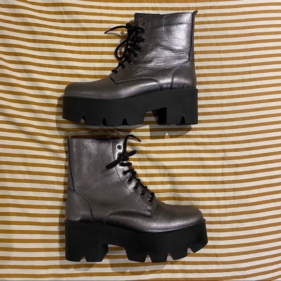 L’intervalle eye catching metallic silver platform boots! UK size 40 - Picture 1 of 5